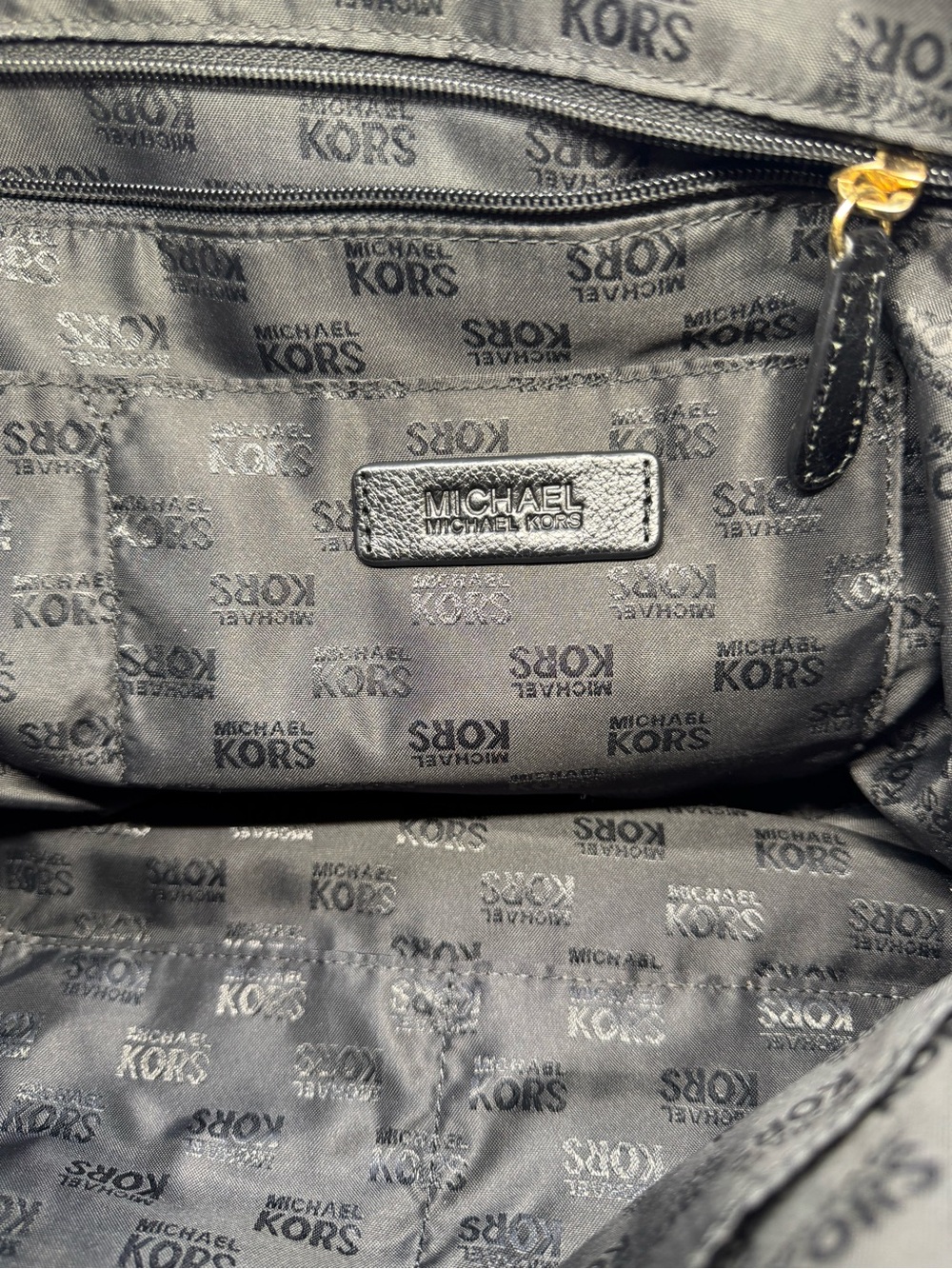 Michael Kors Jet Set East/West Tote Bag in Signature Tan and Black Fabric - Picture 11 of 12